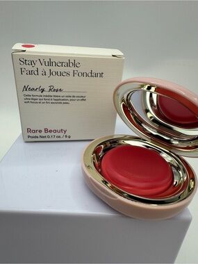 Rare Beauty Cream Blush Compact in Nearly Rose